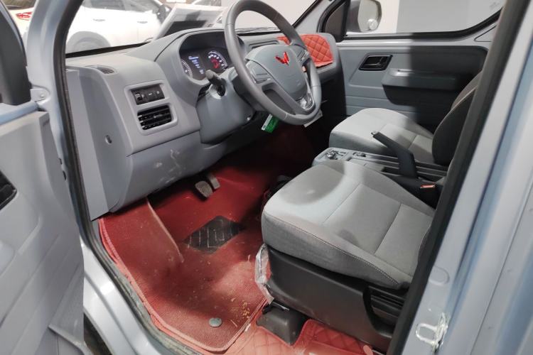 Used Wuling Yangguang 2024 300KM Comfort Version Passenger Van 75kW Left Front Seat