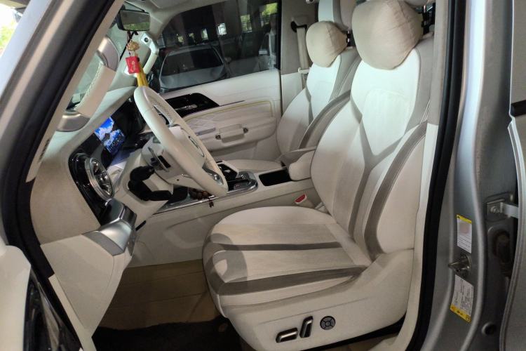 Used Cyberspace Tank 300 2021 2.0T Cyber Tank Left Front Seat