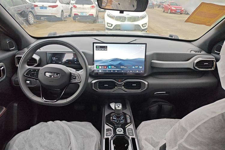 Used Geely Auto Cowboy 2025 1.5TD Trendy Play Edition Interior 2