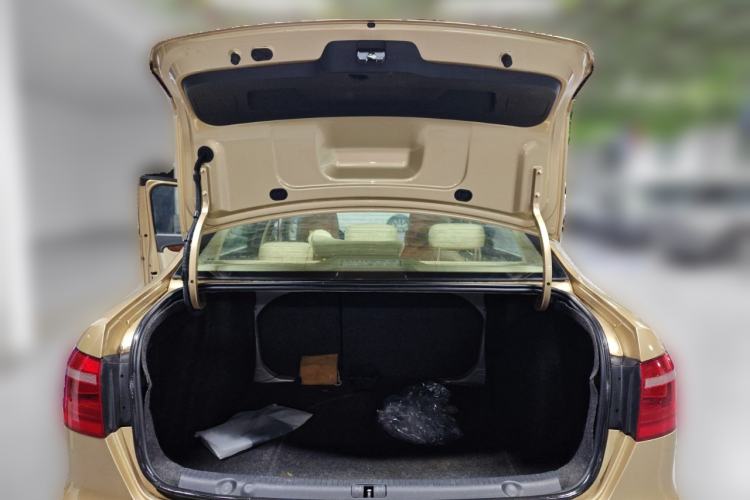 Used Volkswagen Lavida 2013 1.6L Automatic Comfort Edition Trunk