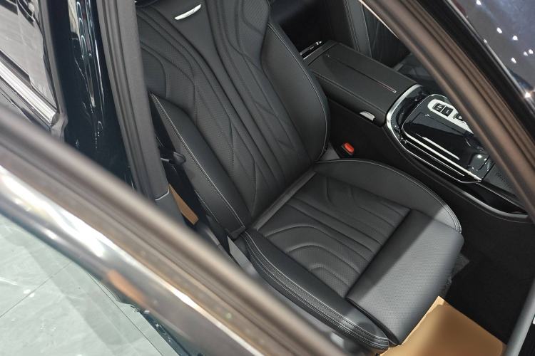 Used Hongqi H9 2025 2.0T Two-Wheel Drive Flagship Luxury Business Edition 5 Seats
