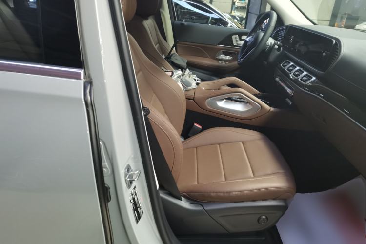 Used Mercedes-Benz GLE 2024 Refreshed GLE 350 4MATIC Stylish Edition Right Front Seat