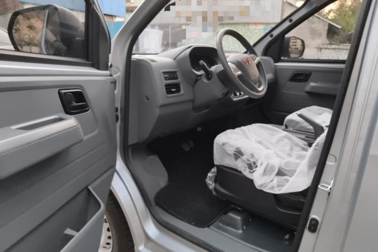 Used Wuling Yangguang 2025 Model 400km Bus Edition—Comfort Edition
