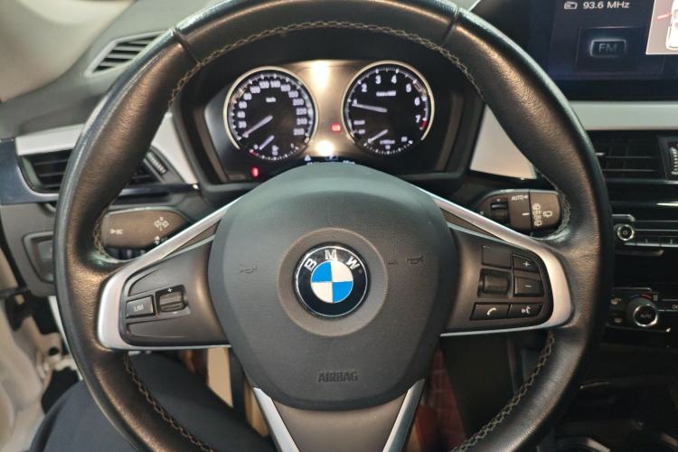 Used BMW X1 2018 sDrive18Li Fashion Model Steering Wheel