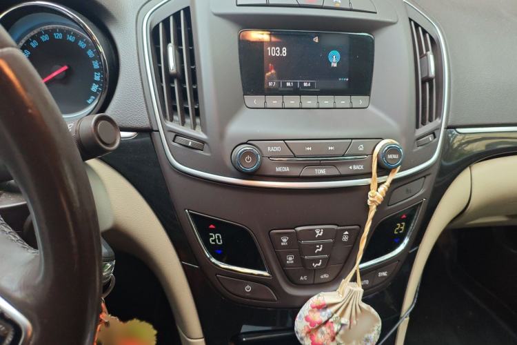 Used Buick Regal 2015 2.0L Leading Fashion Edition Audio And AC Panel