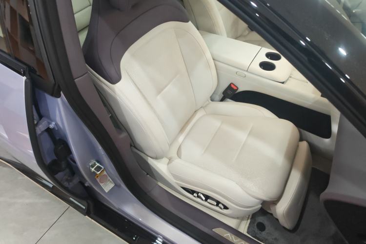 Used Avatr 06 2025 Pro Range-Extended Edition Right Front Seat