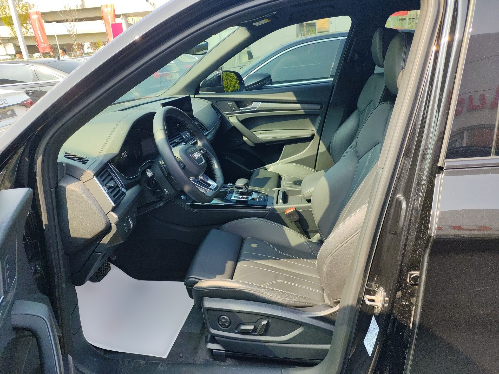 Переднее сиденье в автомобиле