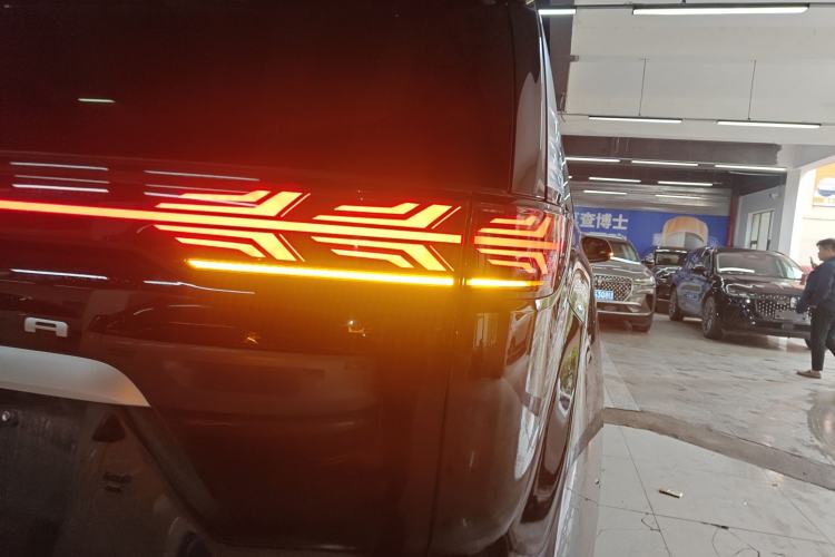 Used Denza D9 2025 DM-i Intelligent Drive 1020 Four-Wheel Drive Prestige Model