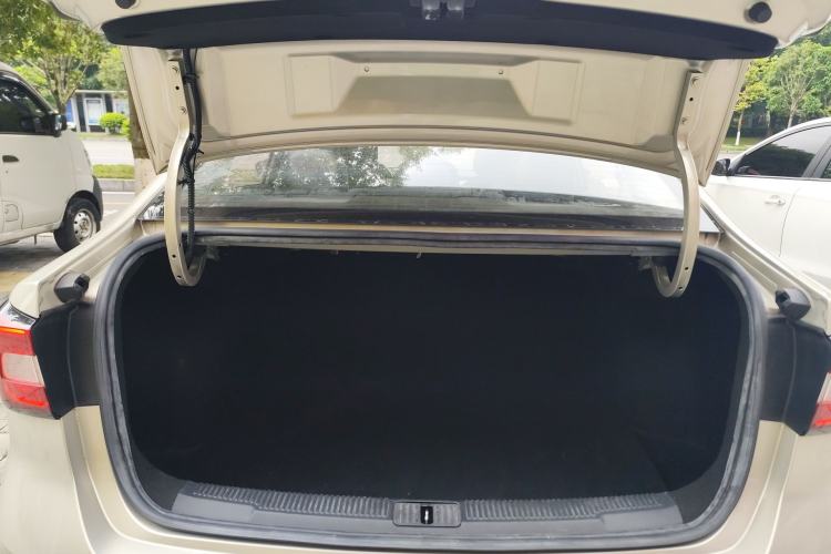 Used Roewe i5 2020 1.5L Automatic 4G Connect Luxury Flagship Edition
