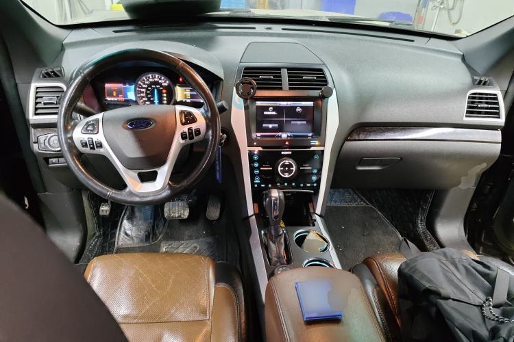 Used Ford Explorer 2013 3.5L Deluxe Model
