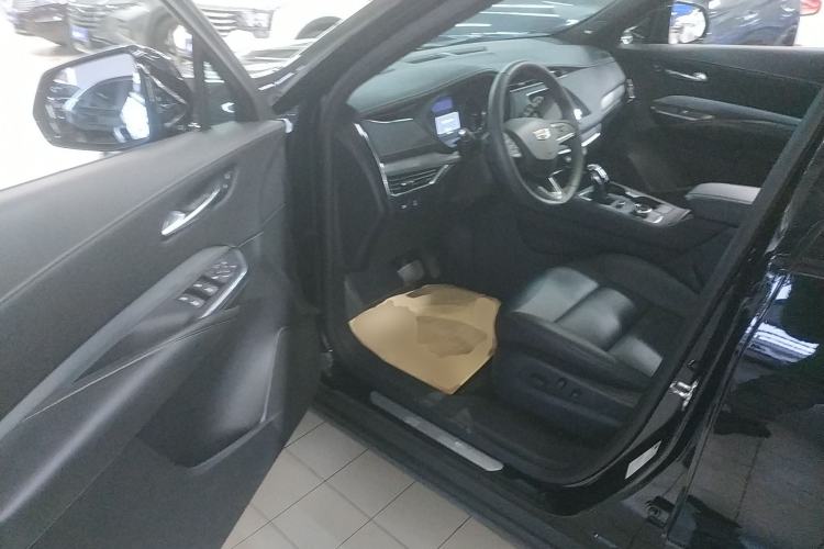 Used Cadillac XT4 2023 28T Two-Wheel-Drive Luxury Version
