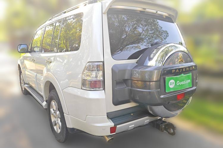 Used Mitsubishi Pajero 2015 3.0L Automatic Elite Plus Version China V Standard Exterior 3