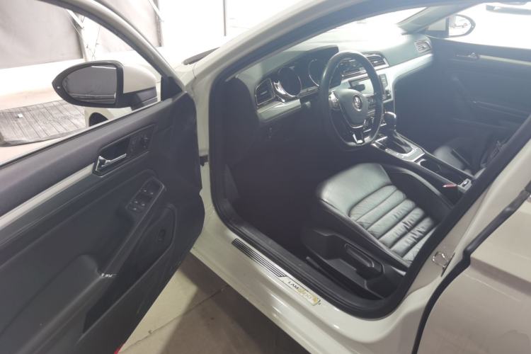 Used Volkswagen Lamando 2017 280TSI DSG Comfort Edition Driver Seat