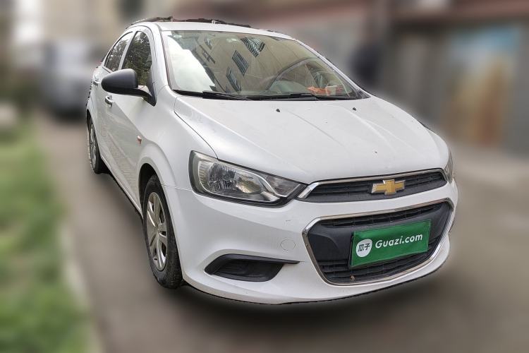 Used Chevrolet Aveo Sonic 2014 Sedan 1.4SL AT Fashion Edition Front Right 45 Deg