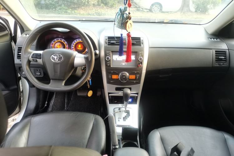 Used Toyota Corolla 2013 Special Edition 1.8L CVT ZhiKu GL-i Interior 2