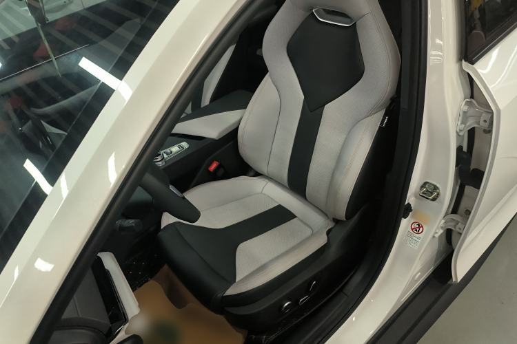 Used Changan UNI-V iDD 2024 Blue Whale Smart Electric iDD 136km Luxury Model
