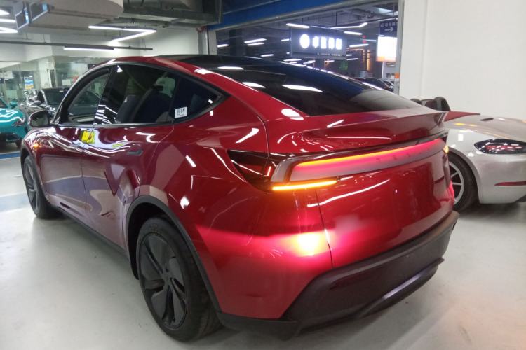 Used Tesla Model Y 2025 Rear-Wheel-Drive Version Exterior 2