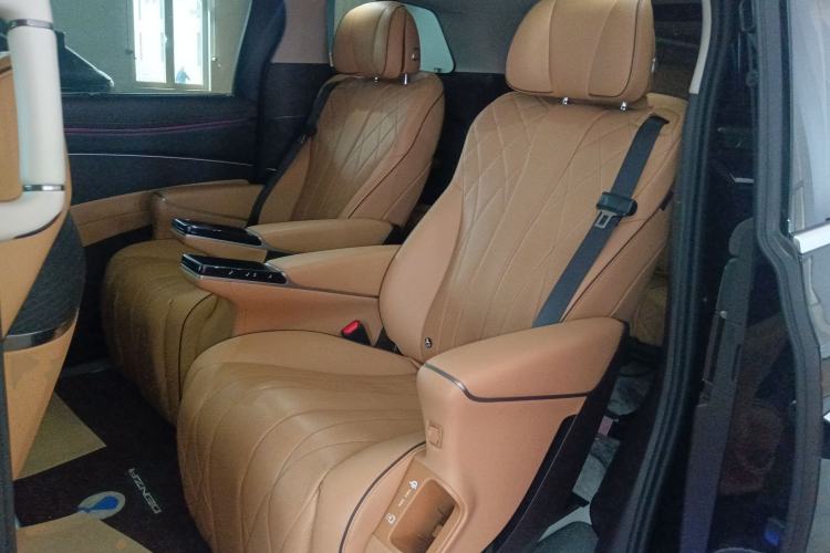 Used Denza D9 2024 DM-i 980 Four-Wheel Drive Prestige Model