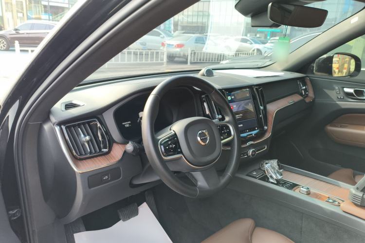 Used Volvo XC60 2024 B5 4x4 Smart Luxury Edition