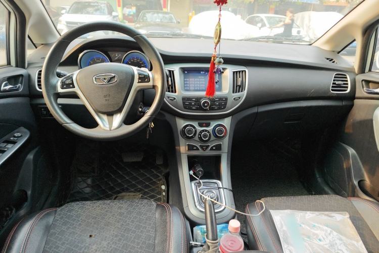 Used Cowin C3 2015 1.5L AMT Gold Diamond Edition Center Console