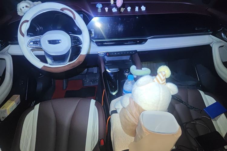 Used Geely Auto Monjaro L 2024 2.0TD High-Power Automatic Two-Wheel Drive Yunqi Version Center Console