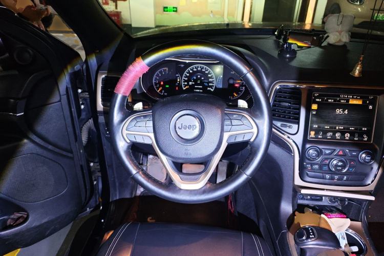 Used Jeep Grand Cherokee 2014 3.0L Comfort Navigation Edition Steering Wheel