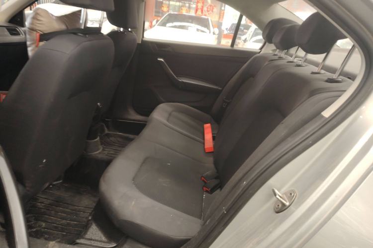 Used Volkswagen Santana 2015 1.6L Manual Fashion Edition Interior 4