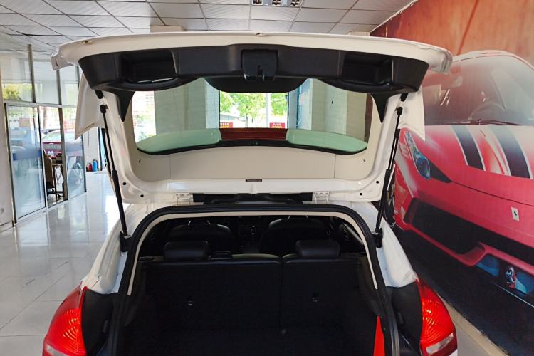 Used Ford Focus 2017 Hatchback EcoBoost 125 Automatic - Ultra-Powerful Style Edition with Smart Drive Features
