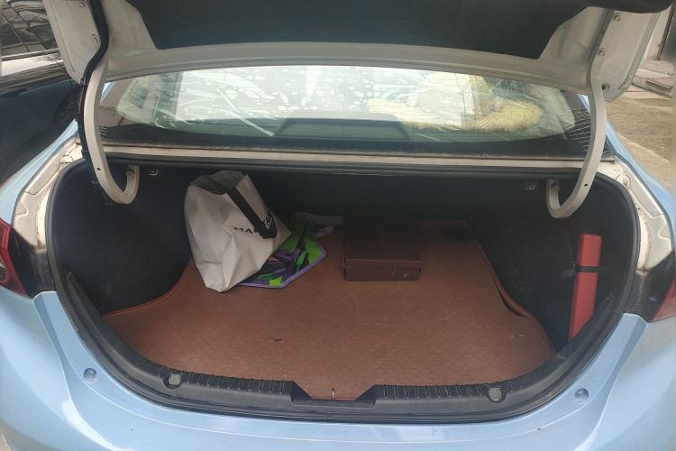 Used Mazda 3 Axela 2014 Sedan 1.5L Automatic Luxury Model Trunk