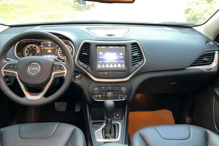 Used Jeep Cherokee 2016 2.0L Superior Edition