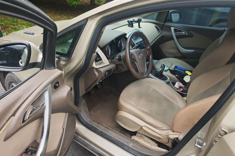 Used Buick GT 2010 GT 1.6L Manual Entry-Level Model Driver Seat