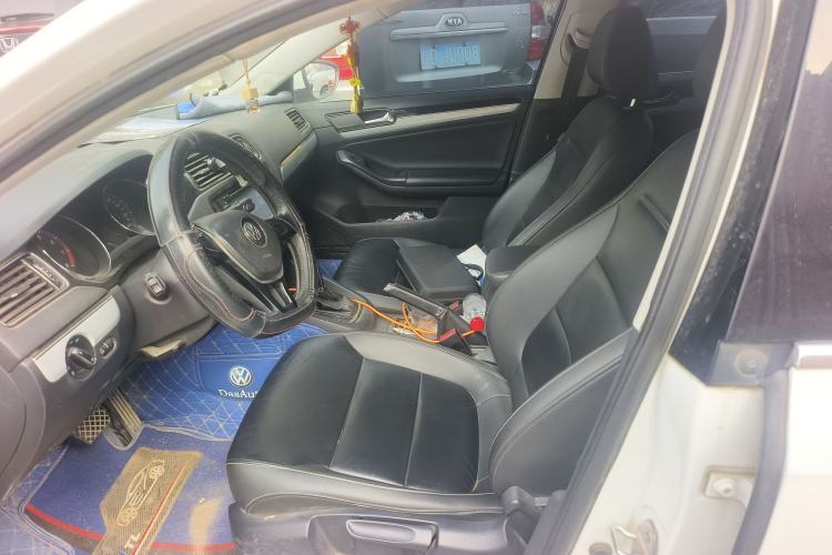 Used Volkswagen Sagitar 2015 230TSI Automatic Comfort Version Left Front Seat