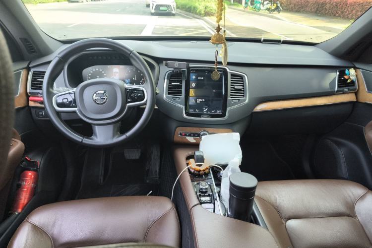 Used Volvo XC90 2021 B5 SmartDrive Luxury Edition 7 Seats Center Console