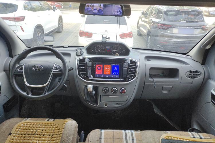 Used SAIC MAXUS Xintu V80 2021 2.0T Manual Classic Aoyuntong Short Wheelbase Mid-Roof 5/6-Seater Center Console