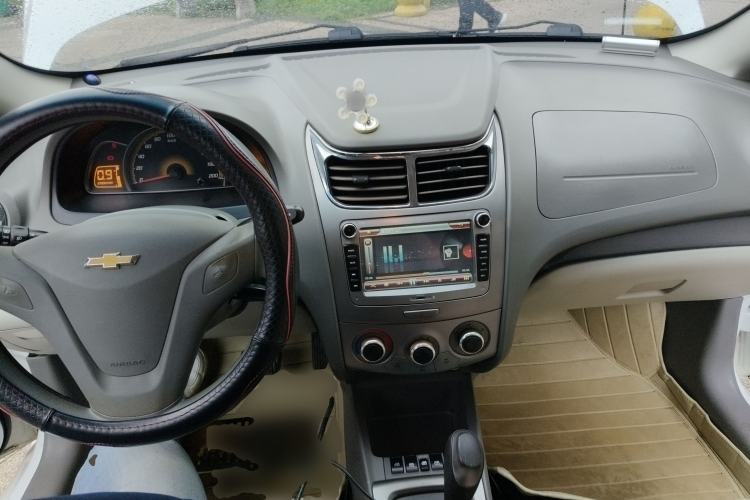 Used Chevrolet Sail 2013 Sedan 1.4L AMT Enjoy Edition Center Console