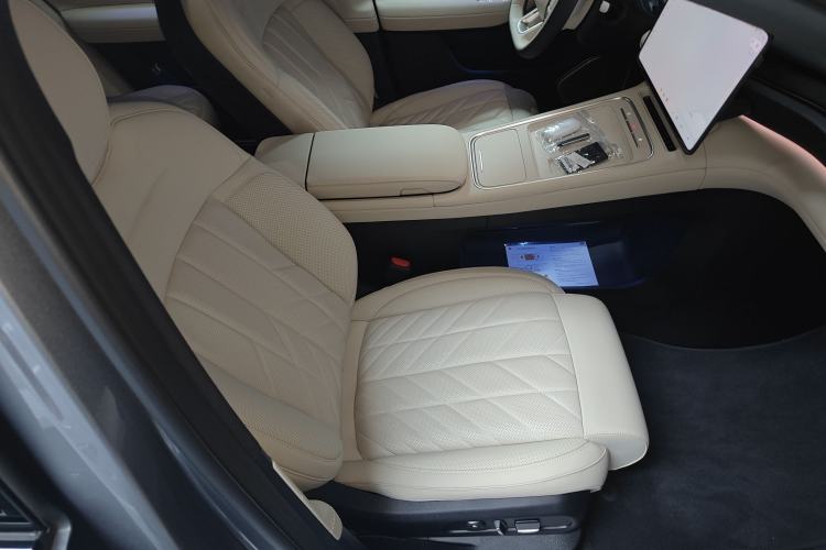 Used Nio ES6 2025 75 kWh Right Front Seat