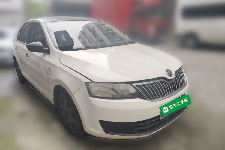 Used Skoda Rapid 2013 1.4L Manual Enjoyment Model Front Right 45 Deg