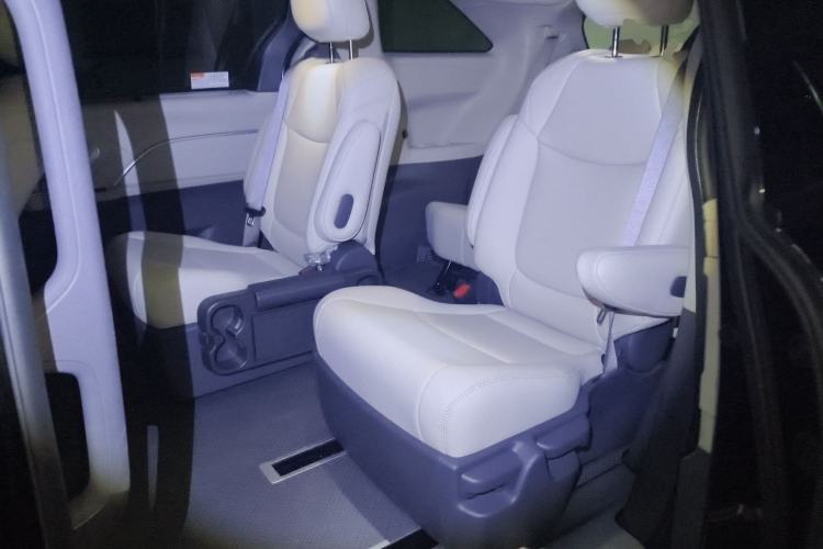 Used Toyota SIENNA 2026 Model 2.5L Dual-Engine Two-Wheel-Drive Comfort Edition Left Rear Seat