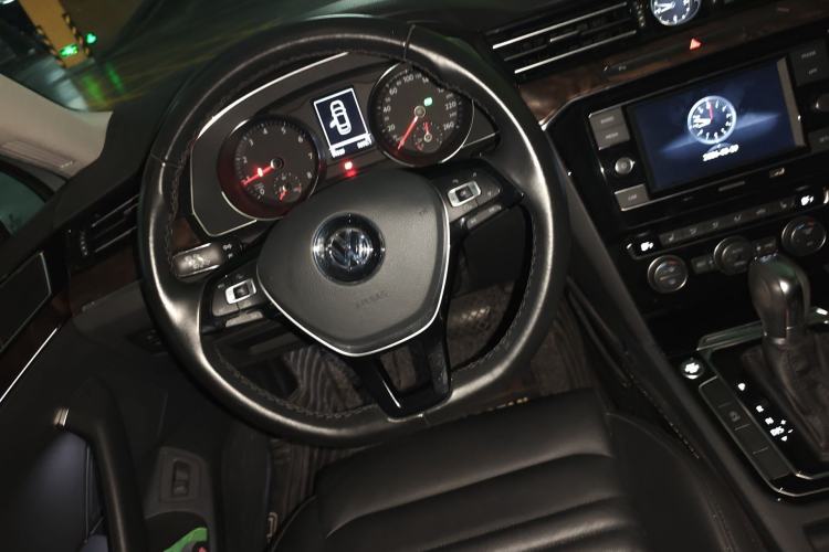 Used Volkswagen Magotan 2018 Facelift 330TSI DSG Luxury Model Steering Wheel