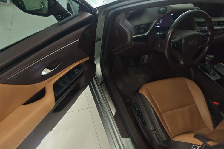 Used Lexus ES 2018 200 Excellence Edition China V Standard
