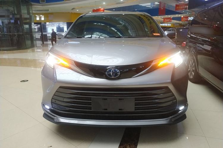 Used Toyota SIENNA 2021 2.5L Hybrid Luxury Edition Front