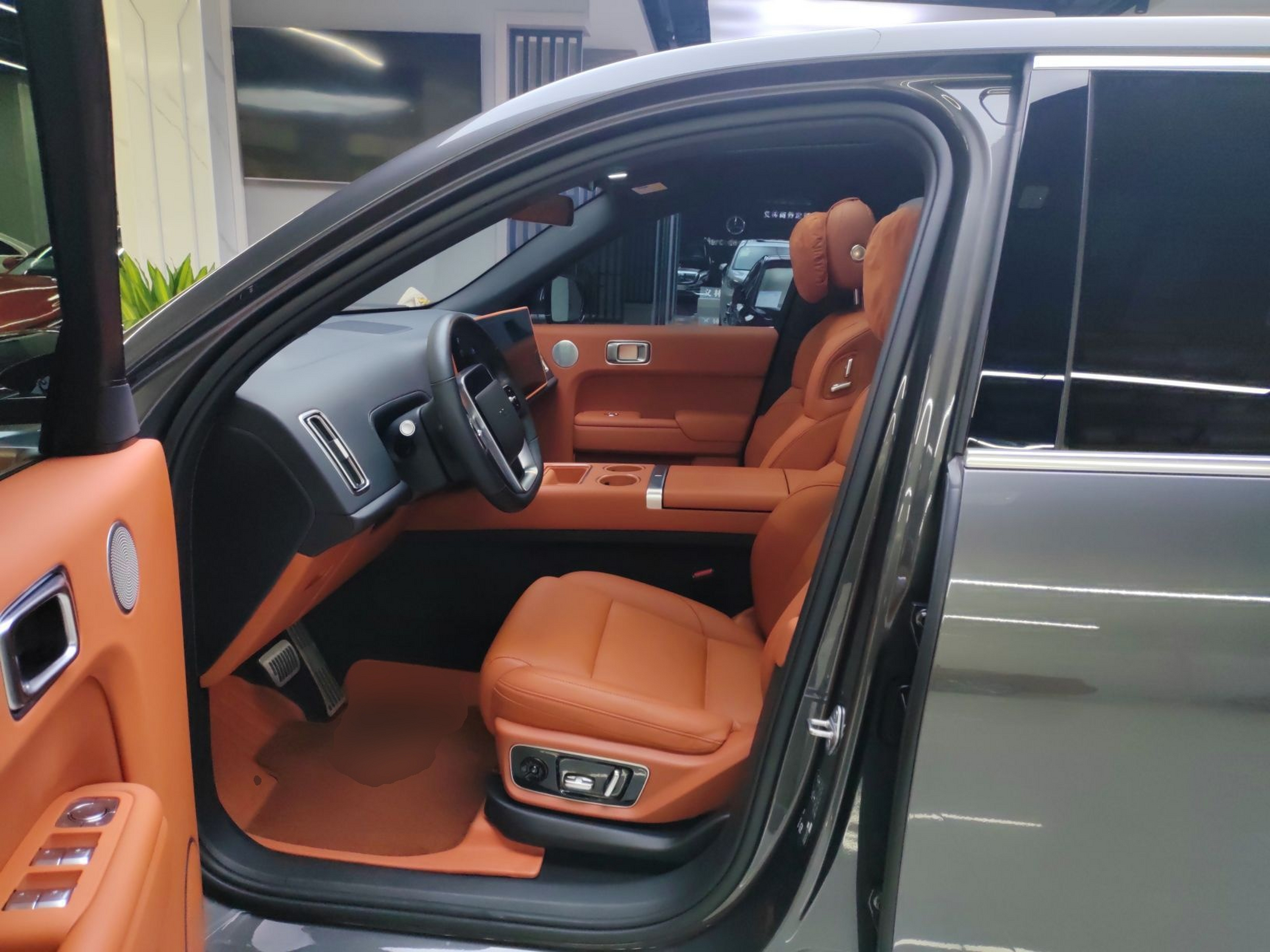 Переднее сиденье в автомобиле