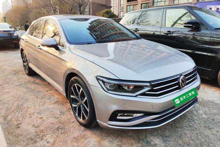 Used Volkswagen Magotan 2020 330TSI DSG Leading Model Front Right 45 Deg