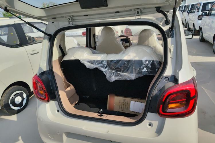 Used Wuling Hongguang MINIEV 2025 Four-Door Version Advanced Edition Trunk