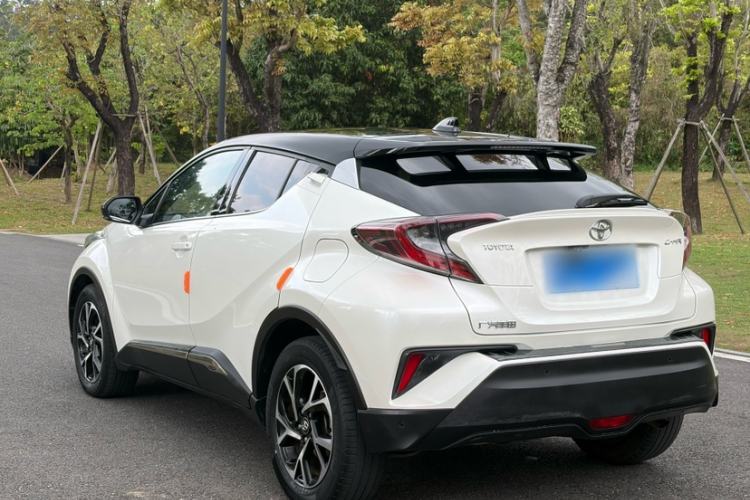 Used Toyota C-HR 2018 2.0L Luxury Sunroof Version China VI Standard Exterior 4
