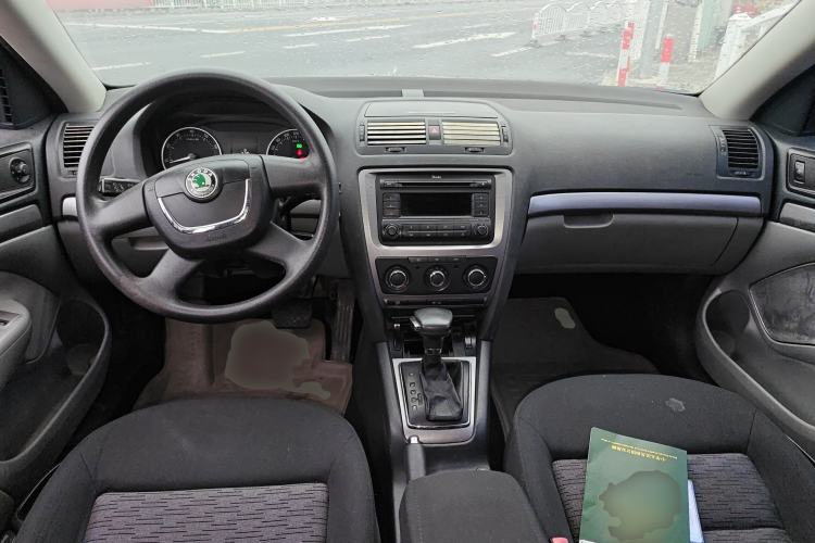 Used Skoda Octavia 2012 1.6L Automatic Yijie Edition Center Console