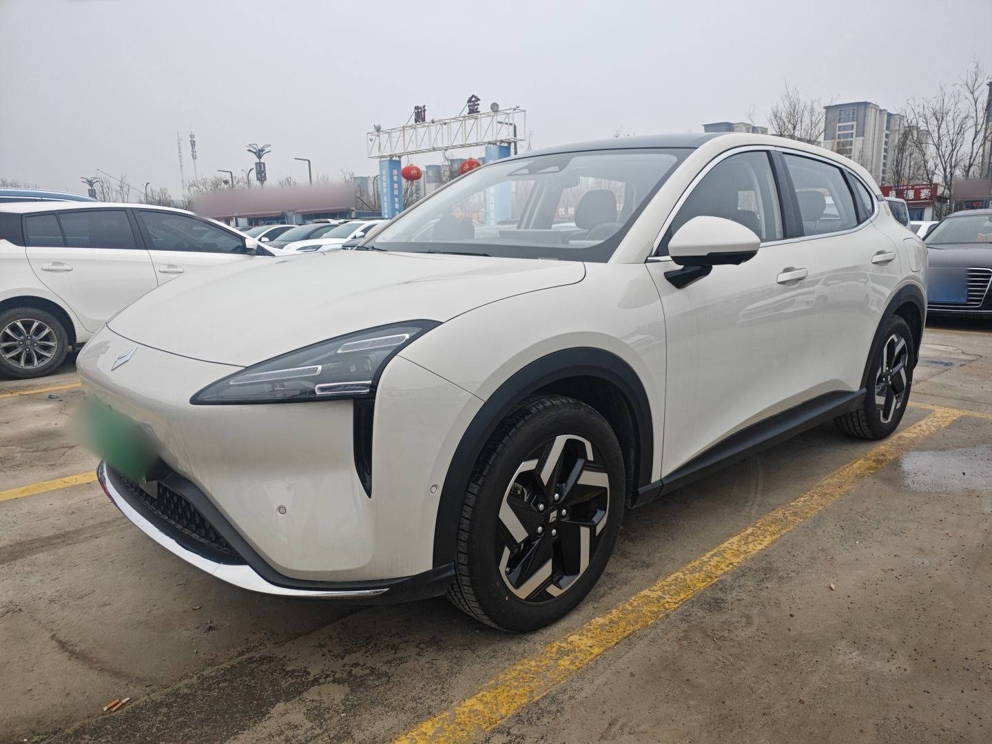 Под передней частью автомобиля