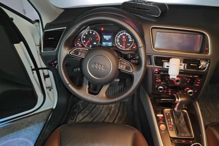 Used Audi Q5 2017 Plus 40 TFSI Technology Model