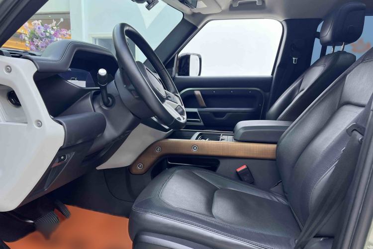 Used Land Rover Defender 2022 110 P400 X-DYNAMIC HSE Interior 4