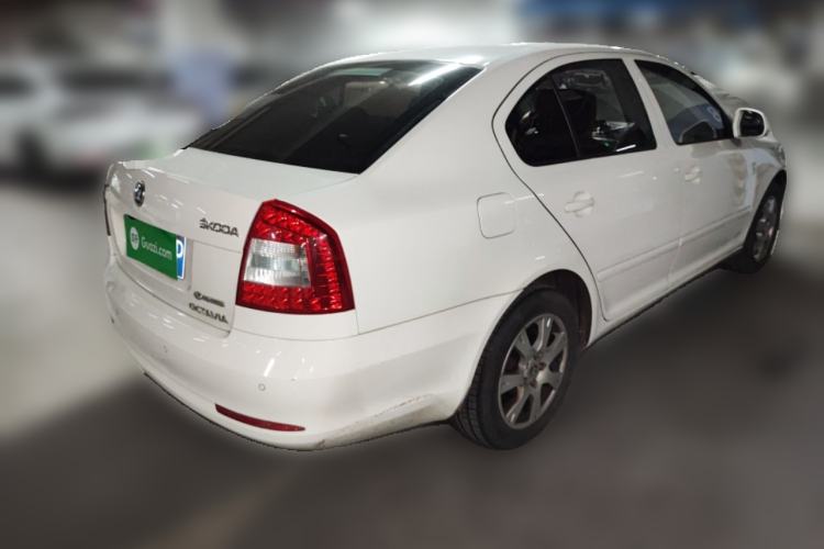 Used Skoda Octavia 2014 1.6L Automatic Yijie Edition Rear Right 45 Deg